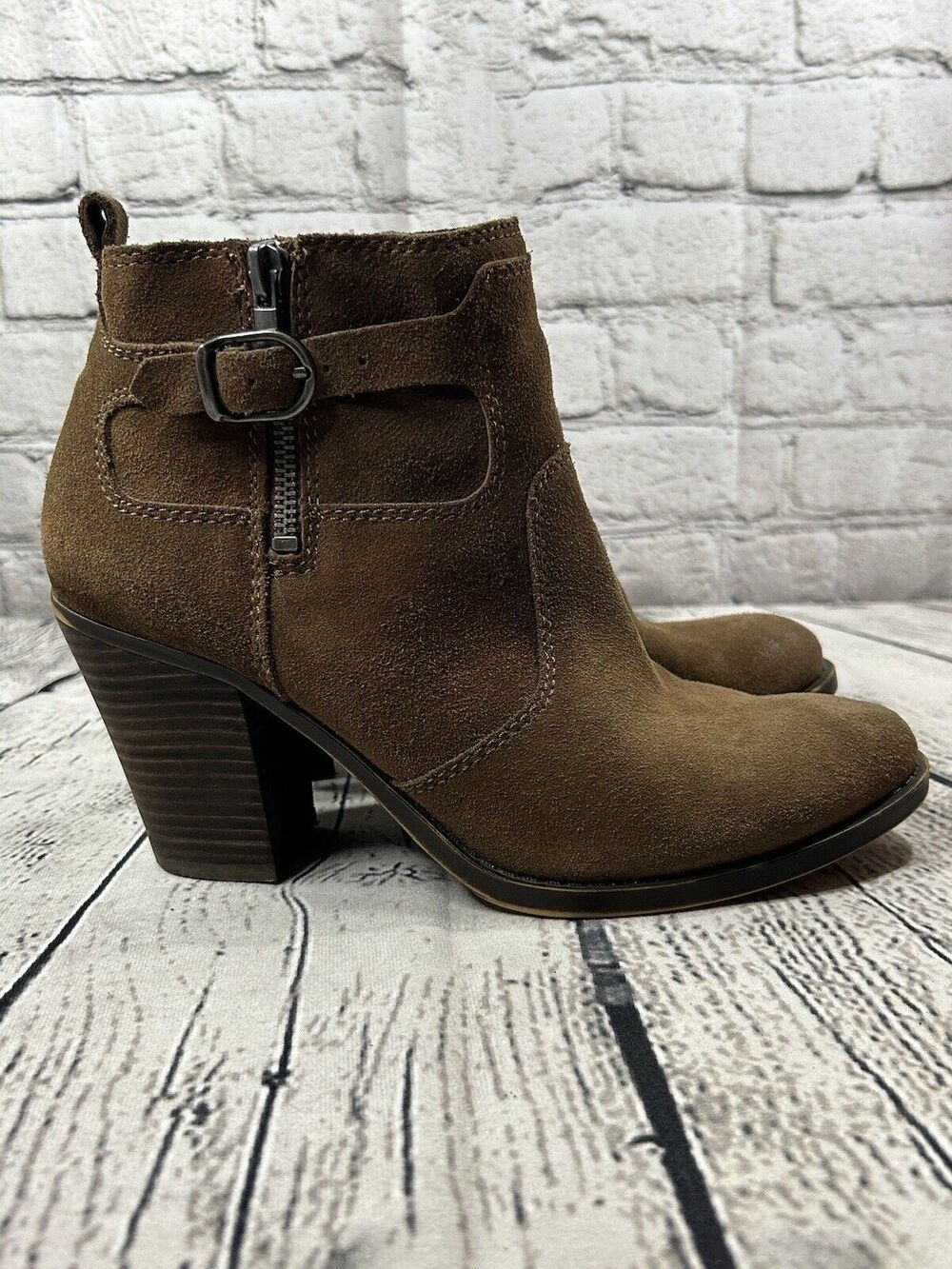 LUCKY BRAND Everalda Buckled Zip Suede Ankle Booties Size 8.5M Brown